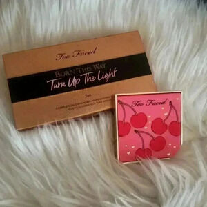 Too Faced highlight and blush palette Bundle